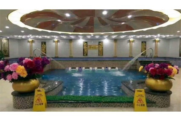 成都繁华夜生活，养生休闲新体验(成都夜生活消费水平)